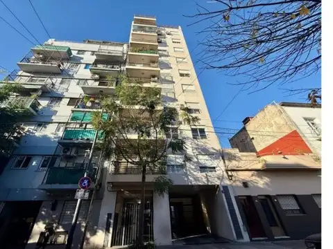 4 ambientes con cochera, baulera y balcón Super luminoso en excelente ubicación Flores