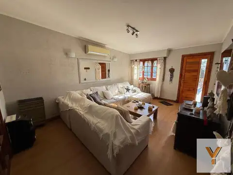 RETASADA!Casa seminueva en venta en lote de 300 m2 - 3 Dormitorios 2 Baños - Tandil, B. San Cayetano