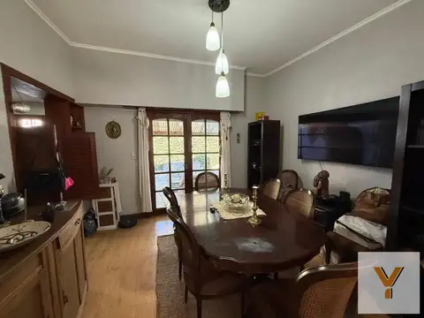 Casa 5 ambientes con 2 baños