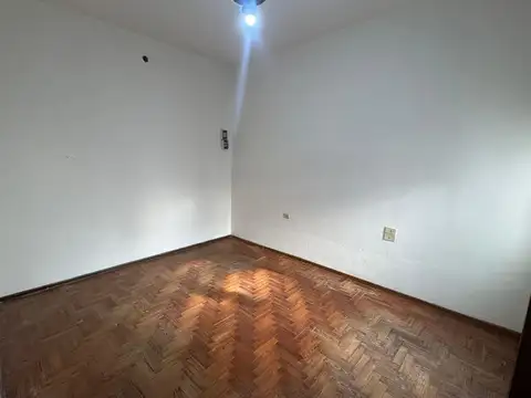 Depto Tipo Casa en Alquiler en Lomas del Mirador, $ 900.000
