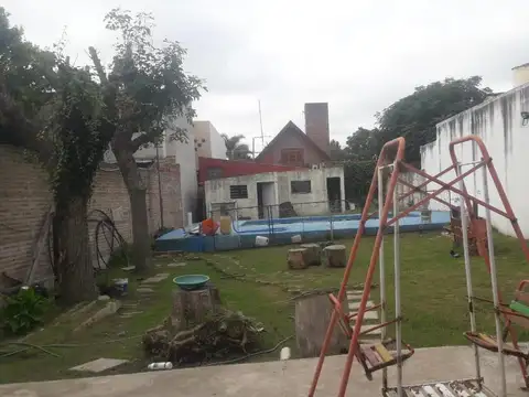 Casa en venta - 2 dormitorios 1 baño - patio - 70 mts2 - Berazategui