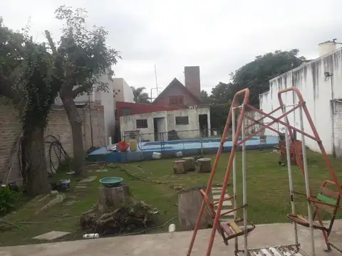 Casa en venta - 2 dormitorios 1 baño - patio - 70 mts2 - Berazategui