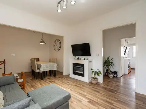 Depto Tipo Casa 4 ambientes con 2 baños