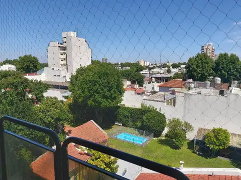 DEPTO. 3 AMBIENTES CONTRA FRENTE CON BALCON - AVELLANEDA Y CARRASCO