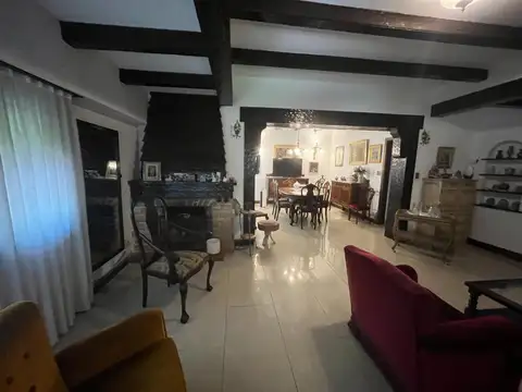 Casa en Alquiler con 1 cochera