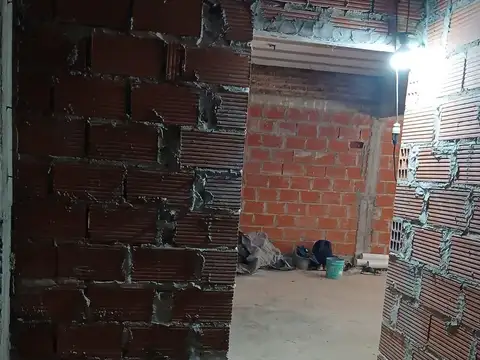 Casa 2 ambientes con 1 baño