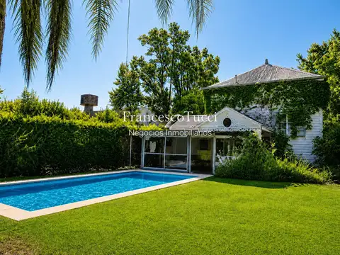 Casa 5 ambientes con 4 baños
