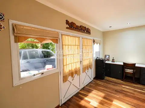 Casa 5 ambientes con 4 baños