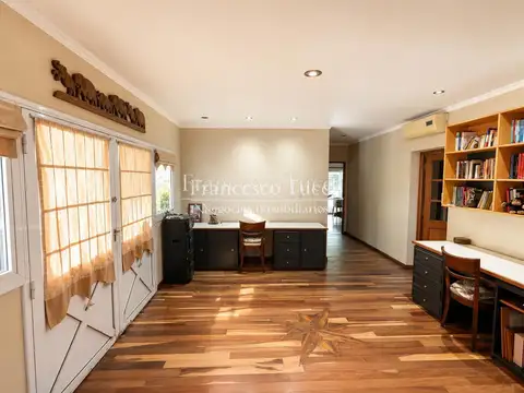 Casa en Venta con 6 cocheras