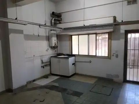 Local en Alquiler en Jose Leon Suarez, $ 800.000
