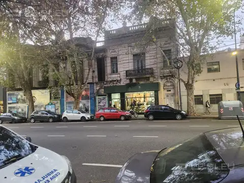 VENTA BALVANERA LOCAL CON SUBSUELO ZONA MUEBLERIAS