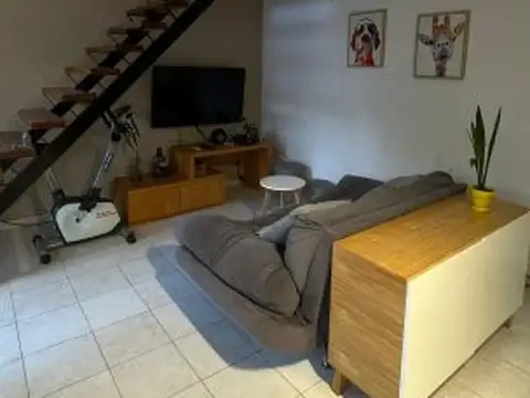 Depto Tipo Casa en Alquiler de 2 dormitorios