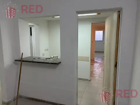 Oficina 9 ambientes con 3 baños