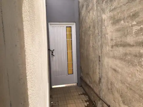 Casa con terreno y pileta en Banfield