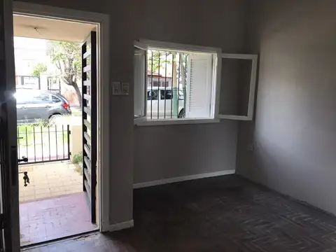 Casa 2 ambientes con 1 baño