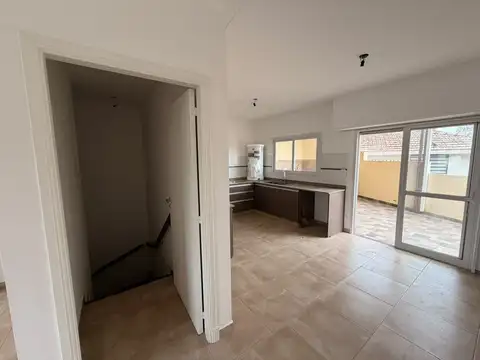 Depto Tipo Casa en Venta con 1 cocheras