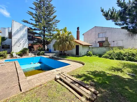 Casa en Venta con 2 cocheras