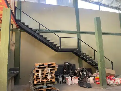 Local/Galpon comercial a estrenar para deposito, distribuidora o comercio, alt de 5 metros