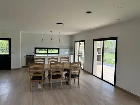 Casa 5 ambientes con 3 baños