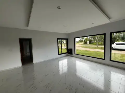 Casa 5 ambientes con 3 baños