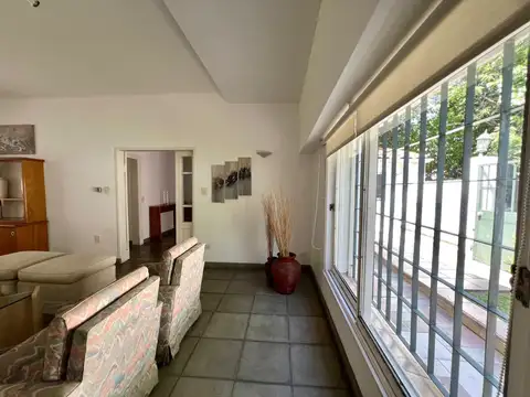 Casa 4 ambientes, cochera, dependencia, en venta en Martínez