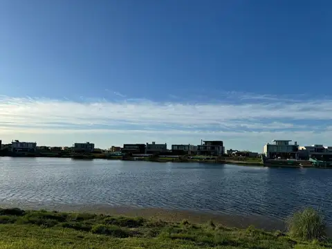 Terreno en Venta en Puertos - Barrio Costas, USD 300.000