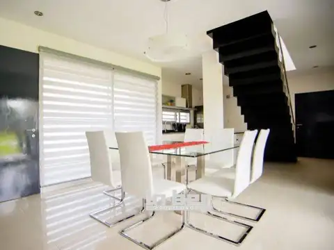 Casa 4 ambientes con 3 baños