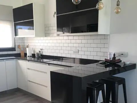 Casa 5 ambientes con 4 baños