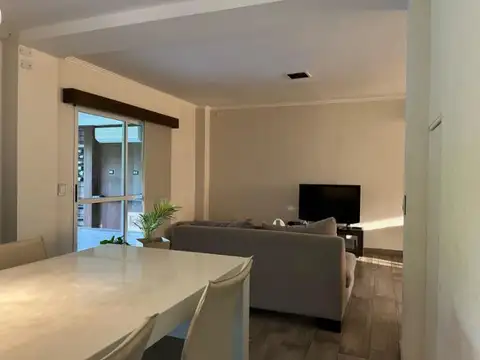 Casa 6 ambientes con 4 baños