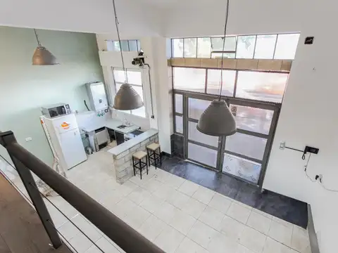 Galpon 74 mts.  Apto comercial. Boedo. Acepta departamento en mar del plata.