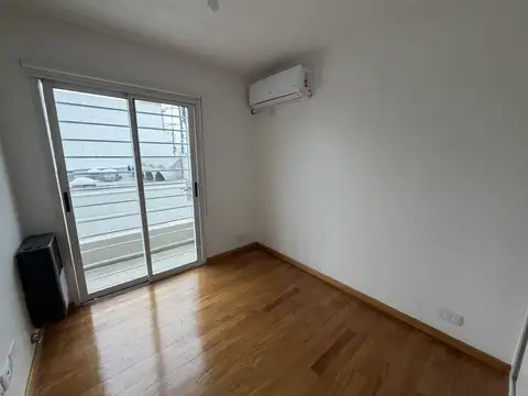 Depto Tipo Casa en Alquiler en Bernal Oeste, $ 950.000