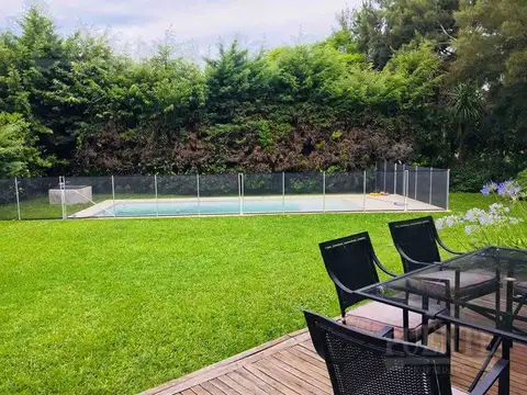 Lauquen a metros del Ingreso!!