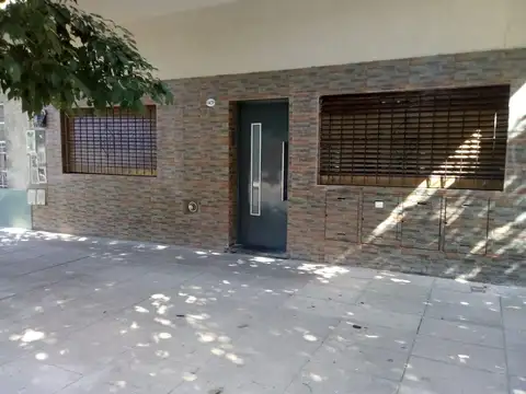 Hermoso ph 4 ambientes con dormitorio en suite hecho a nuevo con patio en floresta