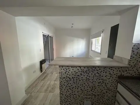 Hermoso ph 4 ambientes con dormitorio en suite hecho a nuevo con patio en floresta
