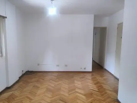 Montevideo 900, Piso 1