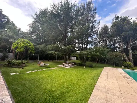 Venta/permuta Casa Quinta con Pileta 3 Ambientes - El Peligro