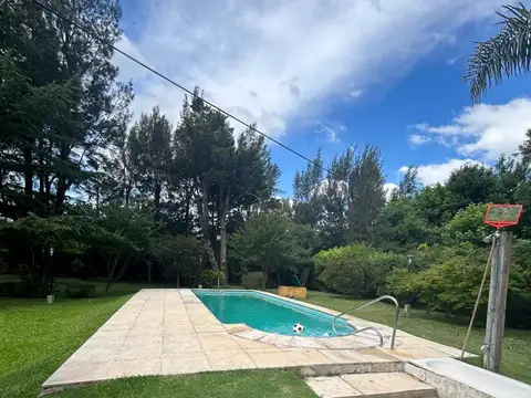 Venta/permuta Casa Quinta con Pileta 3 Ambientes - El Peligro