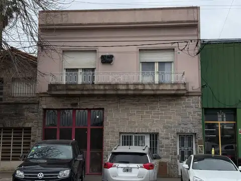 Venta Casa con Deposito. Calle 31 57 y 58.
