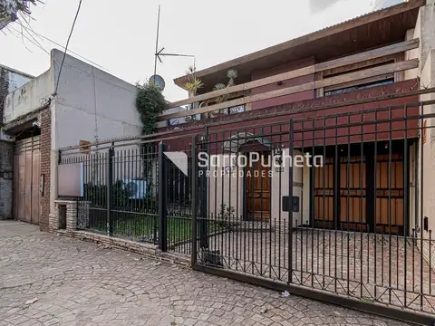 Venta casa 6 ambientes con parque, piscina y quincho en Villa Sarmiento