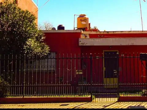 Casa 2 ambientes con 1 baño