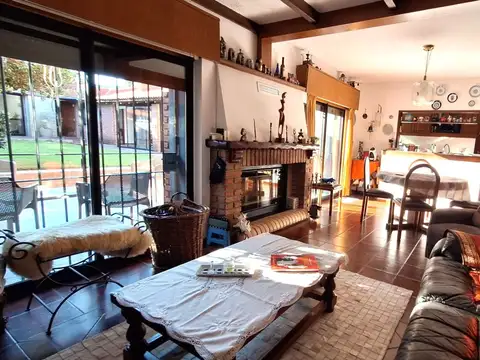 Casa 5 ambientes con 3 baños