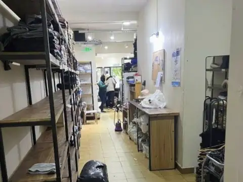 LOCAL COMERCIAL EN ALQUILER – FLORES | 130 M² | EXCELENTE UBICACIÓN