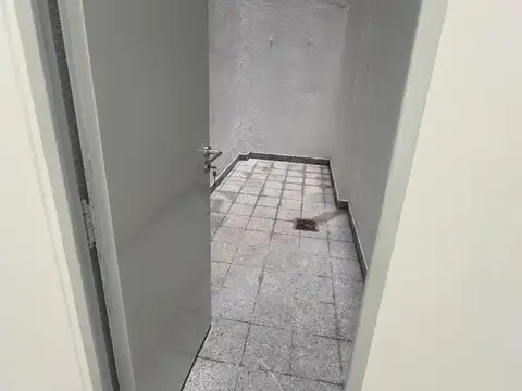 Local Comercial 22m2 Neuquen y Acoyte! Reciclado a Nuevo!