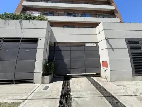 Depto 2 ambientes con cochera, prácticamente a estrenar y CON AMENITIES 