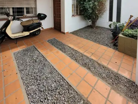 Casa en Venta 3 Dormitorios La France con Dpto