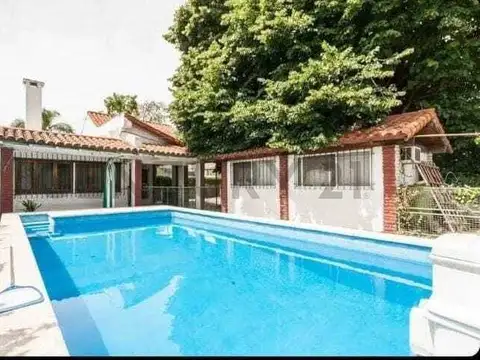 Casa en Venta con 2 cocheras
