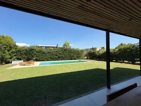 Avenida de los Lagos 1000