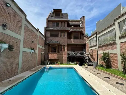 Venta Casa 6 Amb con fondo y piscina en Villa Devoto!