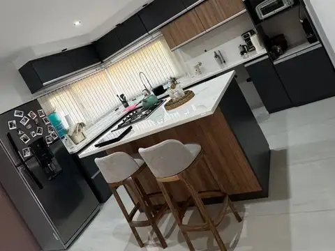 Casa 3 ambientes con 2 baños