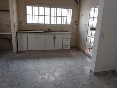 Departamento De 3 Ambientes Con Galpon Interno